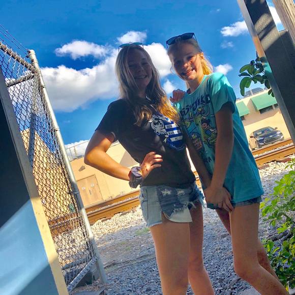 Meet your Posher, Cayenne - Picture 1 of 1